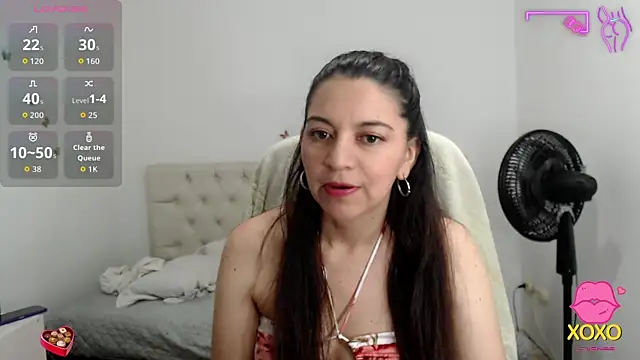 Snapshot of astrolover_ chatting on October 31, 2:19 am astrolover online show from October 31, 2:19 am