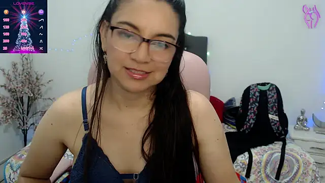 Snapshot of astrolover_ chatting on December 16, 1:32 am astrolover online show from December 16, 1:32 am