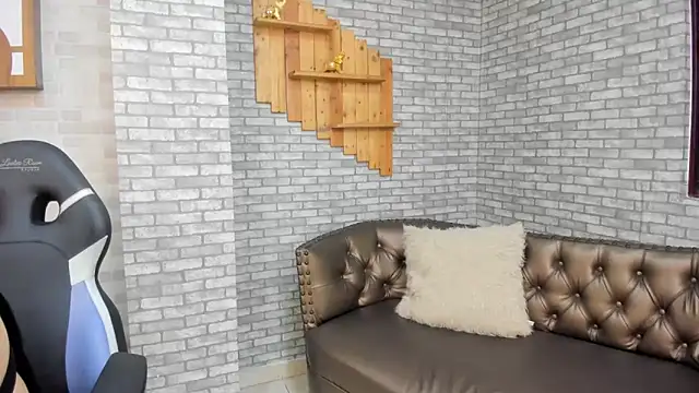 Snapshot of Alisonn_Doll chatting on November 27, 12:16 pm Alisonn Doll online show from November 27, 12:16 pm