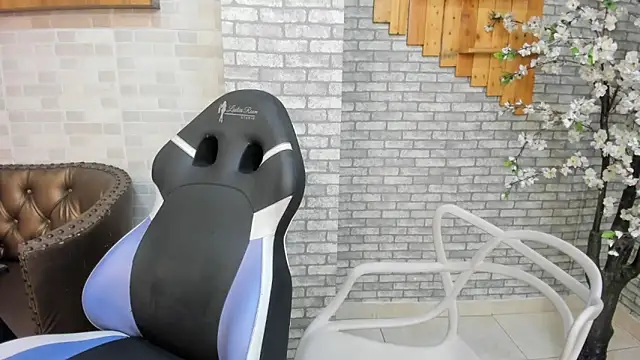 Alisonn Doll online show from December 19, 12:07 pm