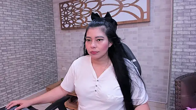 Alisonn Doll online show from October 14, 2:39 pm