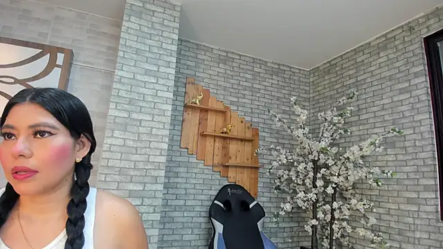 Alisonn Doll online show from February 4, 6:36 pm