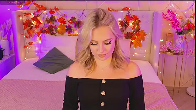 Snapshot of EllyLinn chatting on December 1, 4:41 pm EllyLinn online show from December 1, 4:41 pm