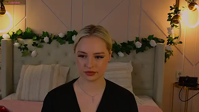 EllyLinn online show from April 10, 5:09 pm