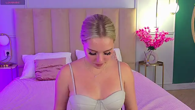 Snapshot of EllyLinn chatting on November 14, 5:05 pm EllyLinn online show from November 14, 5:05 pm