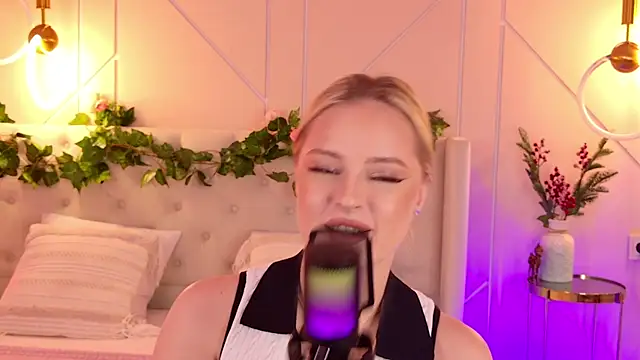 EllyLinn online show from March 17, 5:16 pm