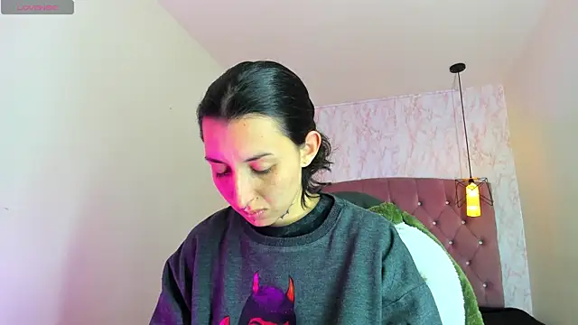 Snapshot of Iris__77 chatting on November 4, 1:15 pm Iris 77 online show from November 4, 1:15 pm