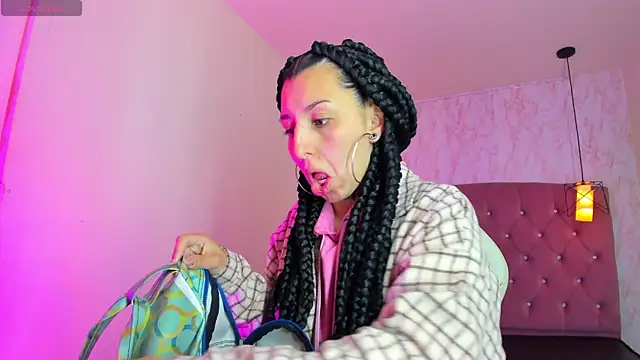 Snapshot of Iris__77 chatting on November 25, 11:10 am Iris 77 online show from November 25, 11:10 am