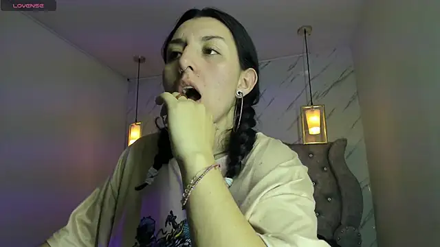 Snapshot of Iris__77 chatting on December 16, 5:50 pm Iris 77 online show from December 16, 5:50 pm