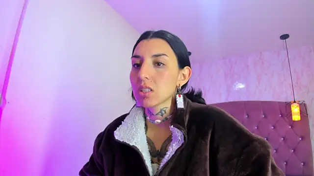 Snapshot of Iris__77 chatting on October 24, 5:23 pm Iris 77 online show from October 24, 5:23 pm