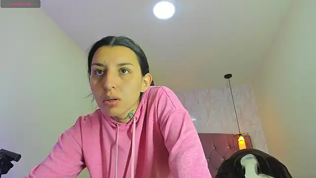 Snapshot of Iris__77 chatting on November 8, 7:17 pm Iris 77 online show from November 8, 7:17 pm