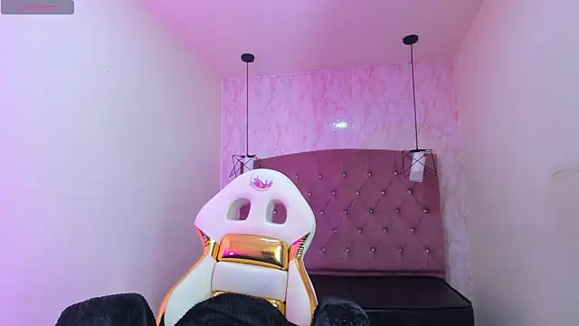 Snapshot of Iris__77 chatting on November 28, 11:54 am Iris 77 online show from November 28, 11:54 am