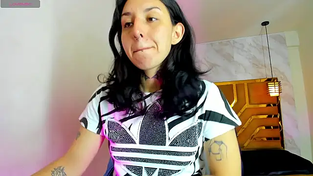 Snapshot of Iris__77 chatting on November 8, 2:26 am Iris 77 online show from November 8, 2:26 am