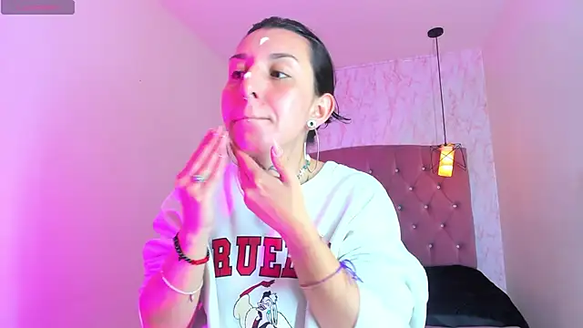 Snapshot of Iris__77 chatting on November 20, 11:22 am Iris 77 online show from November 20, 11:22 am