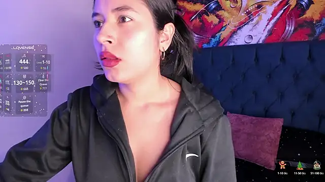 Snapshot of violet_blaze chatting on November 30, 6:25 am violet blaze online show from November 30, 6:25 am