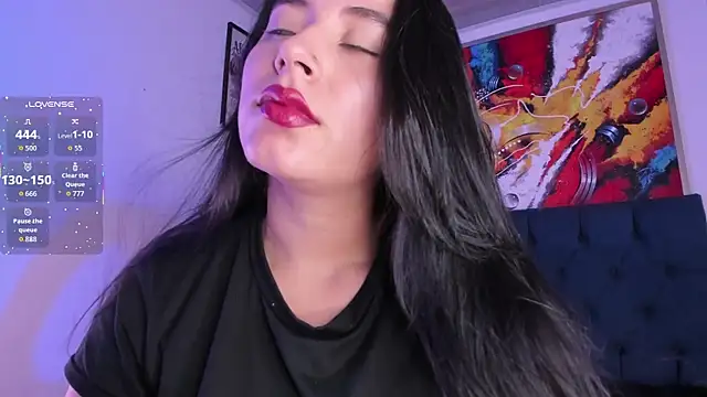 Snapshot of violet_blaze chatting on November 18, 10:07 am violet blaze online show from November 18, 10:07 am