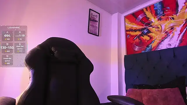 Snapshot of violet_blaze chatting on November 8, 11:03 am violet blaze online show from November 8, 11:03 am