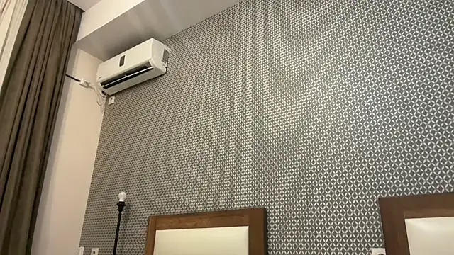 realrockybee1 online show from November 20, 10:52 pm