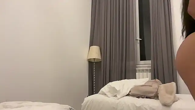 realrockybee1 online show from October 25, 10:43 pm