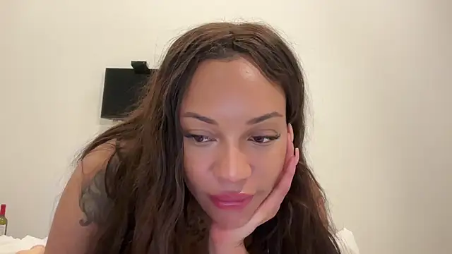 realrockybee1 online show from October 24, 11:04 pm