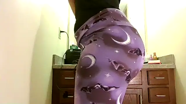 Snapshot of bellacagyal chatting on October 29, 4:33 am bellacagyal online show from October 29, 4:33 am