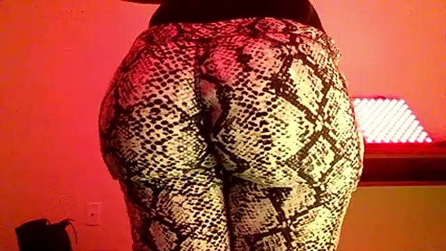 Snapshot of bellacagyal chatting on November 6, 2:59 am bellacagyal online show from November 6, 2:59 am