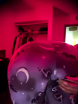 Snapshot of bellacagyal chatting on November 5, 3:42 am bellacagyal online show from November 5, 3:42 am