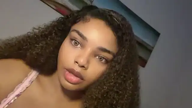 Snapshot of bellacagyal chatting on July 4, 12:06 am bellacagyal online show from July 4, 12:06 am