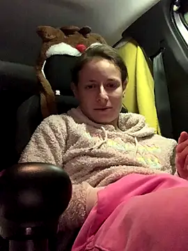 Snapshot of GoldenPussy1329 chatting on November 19, 11:38 pm GoldenPussy1329 online show from November 19, 11:38 pm