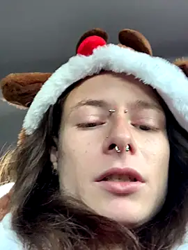 Snapshot of GoldenPussy1329 chatting on November 16, 9:25 am GoldenPussy1329 online show from November 16, 9:25 am