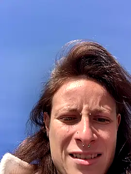 Snapshot of GoldenPussy1329 chatting on November 19, 11:32 am GoldenPussy1329 online show from November 19, 11:32 am