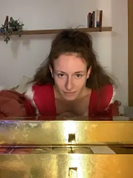 GoldenPussy1329 online show from December 3, 7:13 pm