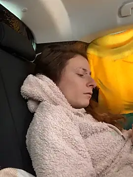 Snapshot of GoldenPussy1329 chatting on November 20, 11:44 am GoldenPussy1329 online show from November 20, 11:44 am