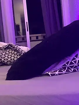 Snapshot of GoldenPussy1329 chatting on November 23, 10:20 pm GoldenPussy1329 online show from November 23, 10:20 pm