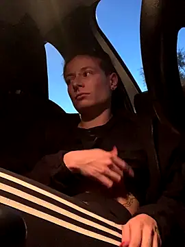 Snapshot of GoldenPussy1329 chatting on November 10, 5:18 pm GoldenPussy1329 online show from November 10, 5:18 pm