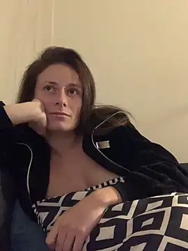 Snapshot of GoldenPussy1329 chatting on November 18, 9:07 pm GoldenPussy1329 online show from November 18, 9:07 pm