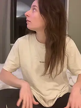 GoldenPussy1329 online show from February 21, 12:01 am