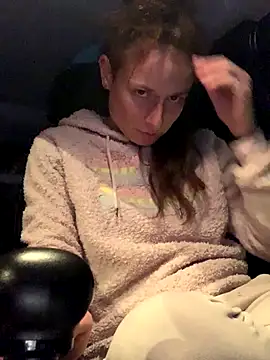 Snapshot of GoldenPussy1329 chatting on October 27, 9:16 pm GoldenPussy1329 online show from October 27, 9:16 pm