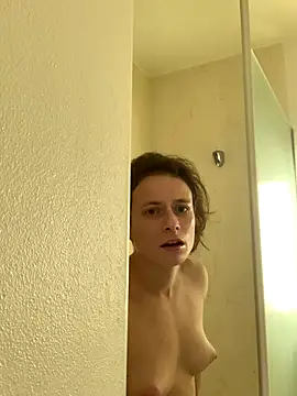 GoldenPussy1329 online show from December 20, 11:18 pm