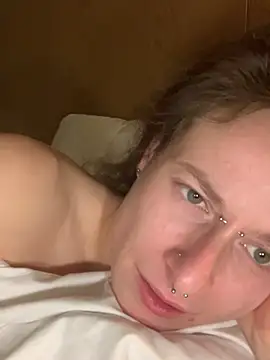 GoldenPussy1329 online show from February 20, 6:19 am