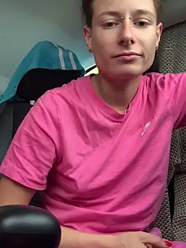 Snapshot of GoldenPussy1329 chatting on November 8, 4:21 pm GoldenPussy1329 online show from November 8, 4:21 pm