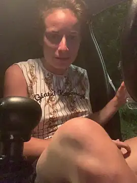 GoldenPussy1329 online show from May 25, 9:46 pm