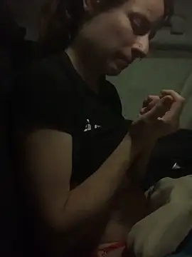 GoldenPussy1329 online show from May 17, 9:26 pm