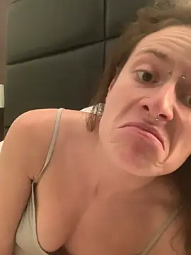 GoldenPussy1329 online show from March 10, 12:25 am