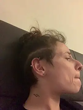 GoldenPussy1329 online show from March 31, 10:12 pm
