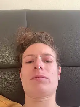 GoldenPussy1329 online show from April 5, 5:19 pm