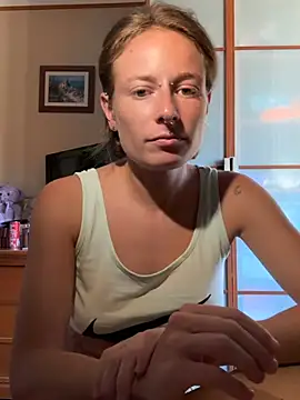 Snapshot of GoldenPussy1329 chatting on July 19, 10:56 am GoldenPussy1329 online show from July 19, 10:56 am