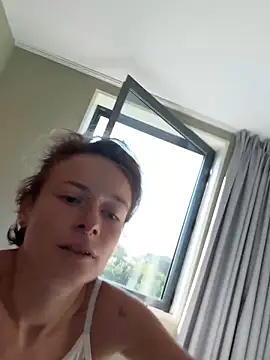 Snapshot of GoldenPussy1329 chatting on June 18, 7:40 am GoldenPussy1329 online show from June 18, 7:40 am