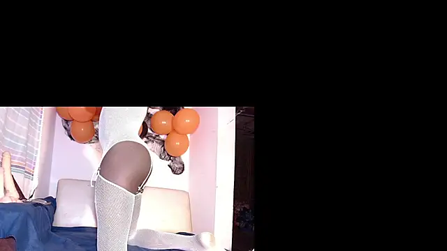 taylor hot85 online show from October 31, 1:19 pm