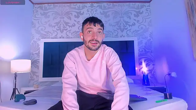 VynnyBlacke  online show from January 14, 3:10 am